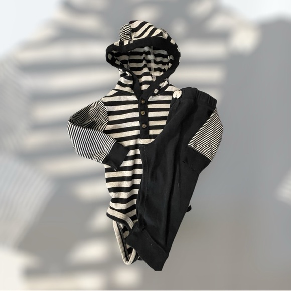 Carter’s 12 Month Boys Bundle - Picture 4 of 7